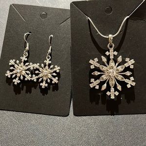 Fashion snowflake necklace and earring set